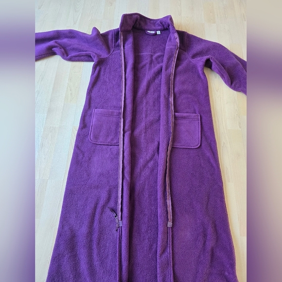 L.L. Bean Women's Purple Fleece Robe - Picture 6 of 8